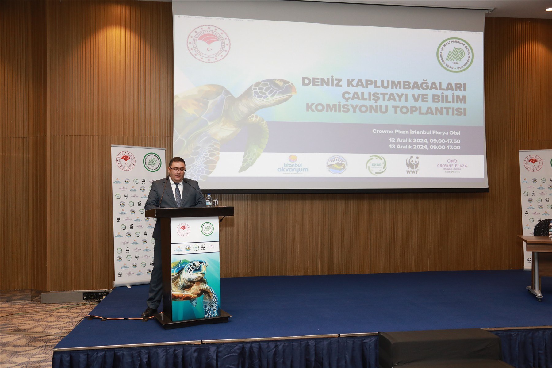 Deniz Kaplumbağaları Çalıştayı ve Bilim Komisyonu Toplantısı İstanbul’da Gerçekleşti <span class="fs-16 op-05 rows flex-m flex-columng-10"><span class="material-symbols-rounded mb-1"> calendar_month </span>  12.12.2024</span>_1